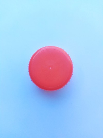 Uzáver – plastový 28 mm (červený)
